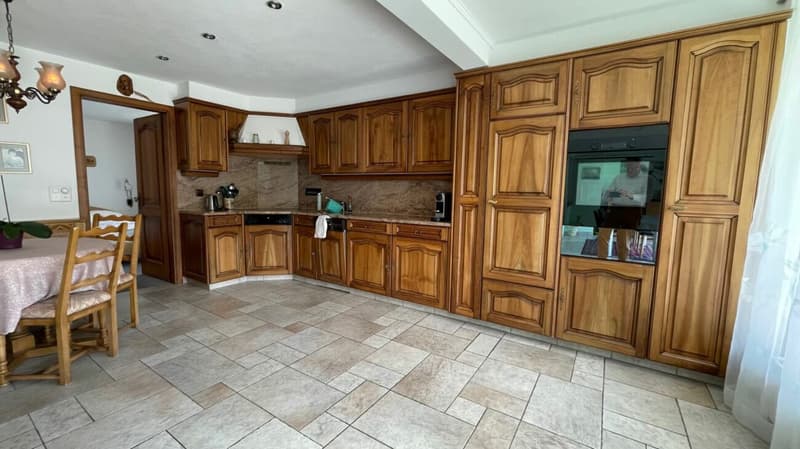 Location - Location - Location! Very spacious 3.5 room apartment at Alpin Express. Reserved. (15)