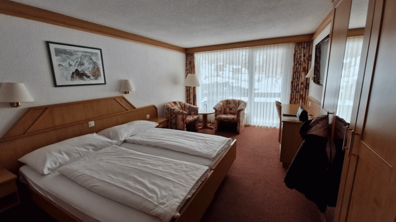 Location - Location - Location! Very spacious 3.5 room apartment at Alpin Express. Reserved. (6)