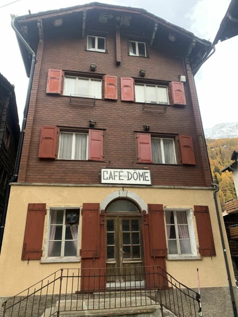 Studio attic apartment in the old Café du DOME in Saas-Grund. (3)