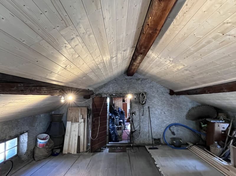 Studio attic apartment in the old Café du DOME in Saas-Grund. (6)