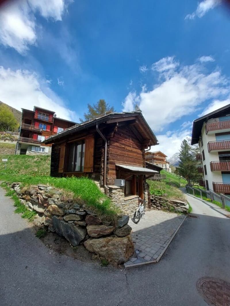 Brand new gem in the sunny Wildi in Saas-Fee. Main residence = place of residence and tax domicile Saas-Fee. (2)
