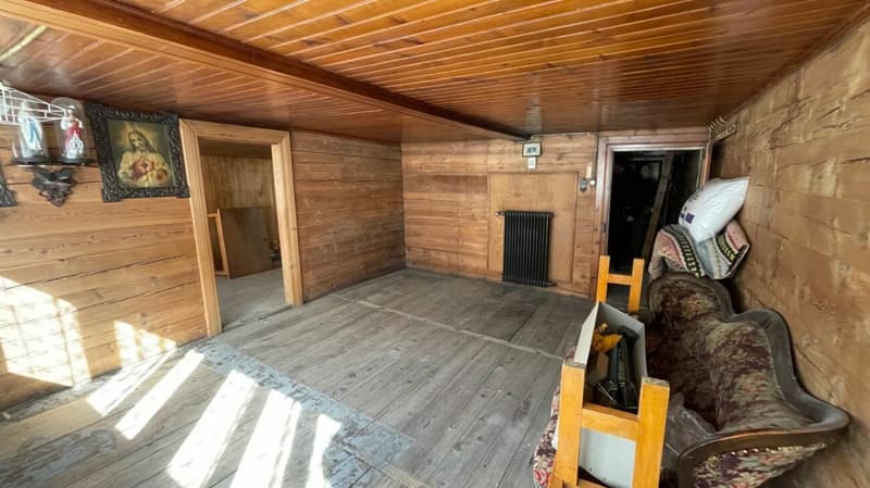 Traditional 2.5 room apartment in an old Valais house. (4)