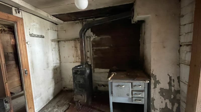Traditional 2.5 room apartment in an old Valais house. (13)