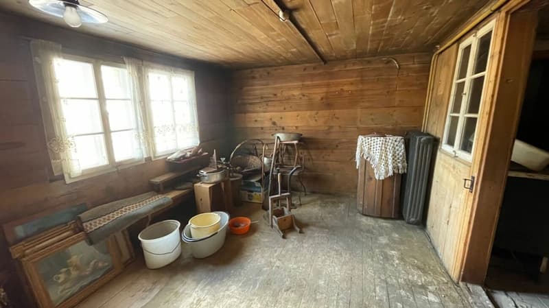 Traditional 2.5 room apartment in an old Valais house. (6)