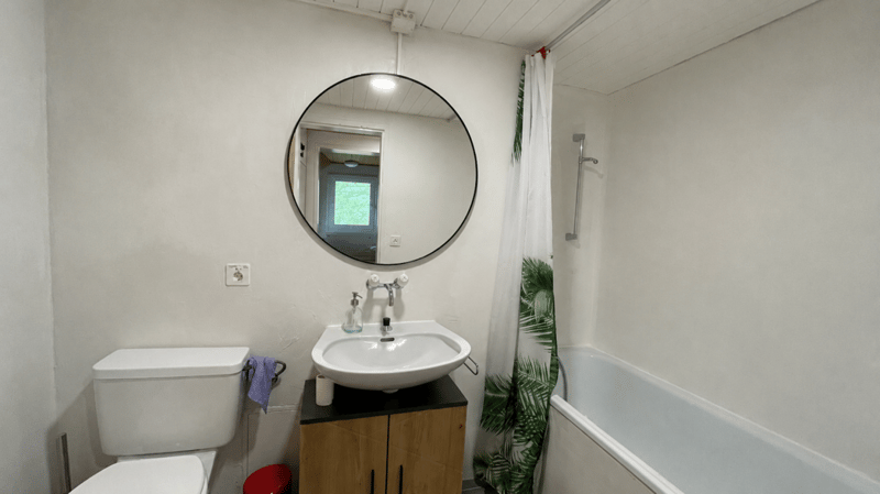Spacious 2.5 room apartment with east balcony in sunny Wildi (8)