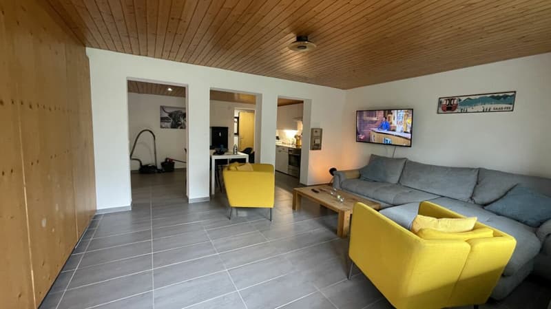 Spacious 2.5 room apartment with east balcony in sunny Wildi (4)