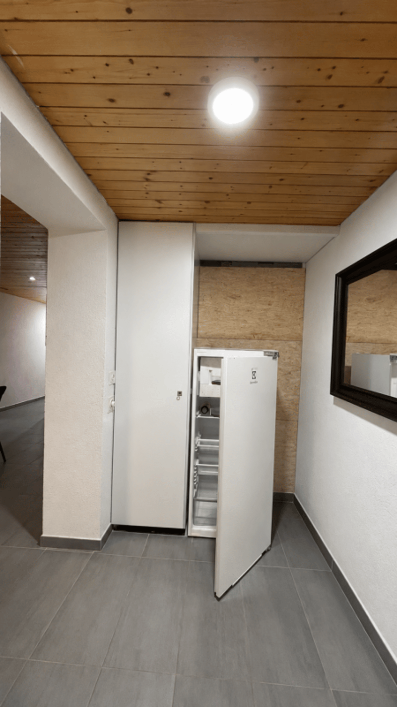 Spacious 2.5 room apartment with east balcony in sunny Wildi (9)