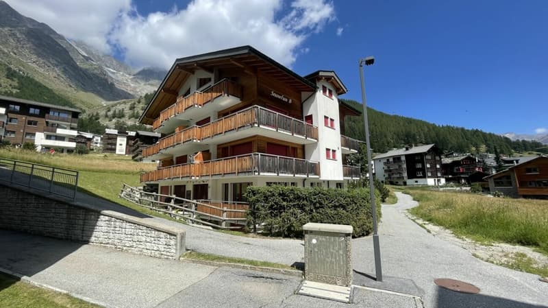 Snowfun B 3.5 bedroom garden apartment 150 meters from Staffelwald, Ski-Lift. Ski in ski out. (1)