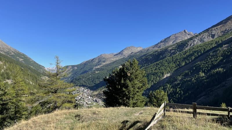Rustic Valais house in the hamlet of Bodmen in Saas-Fee. (5)