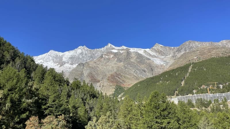 Rustic Valais house in the hamlet of Bodmen in Saas-Fee. (4)