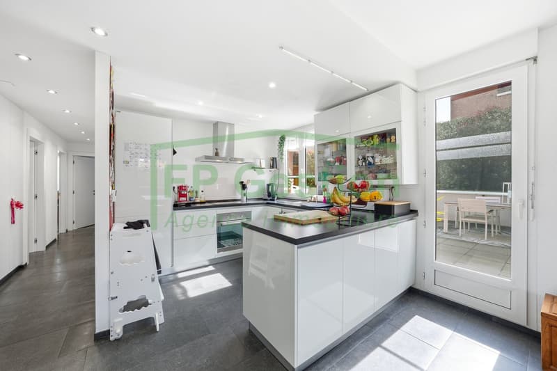 Bright and comfortable 4-room apartment with garden for sale (7)