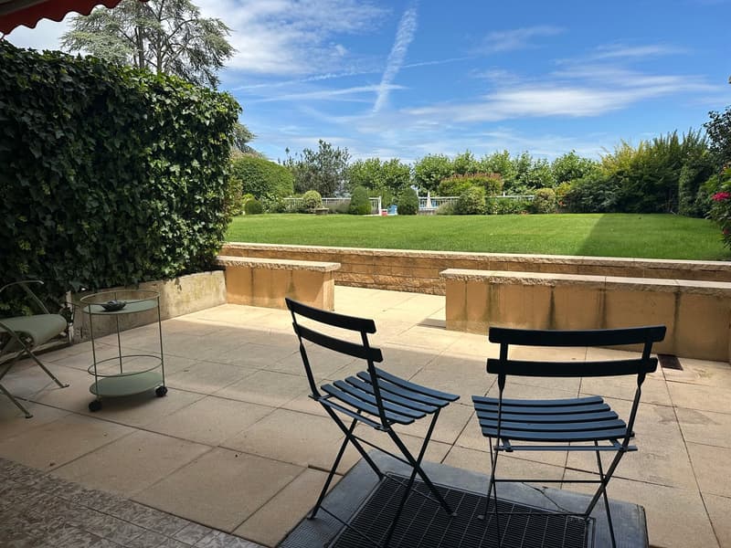 Prächtige 3.5-Zimmer-Wohnung mit Terrasse zur Verkauf in unmittelbarer Nähe des Sees (2)
