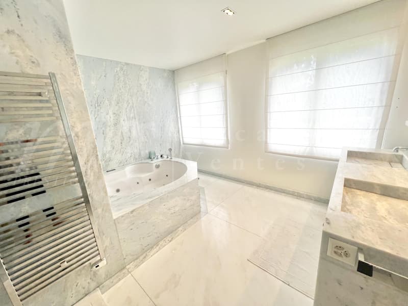 Vicino al villaggio! Superbo appartamento di 250 m2 con grande terrazza e vista aperta (10)