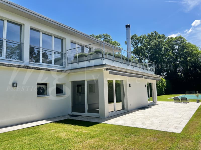 Exclusive! SUPERB CONTEMPORARY HOUSE OF 300 M2 WITH LARGE GARDEN AND SWIMMING POOL (1)