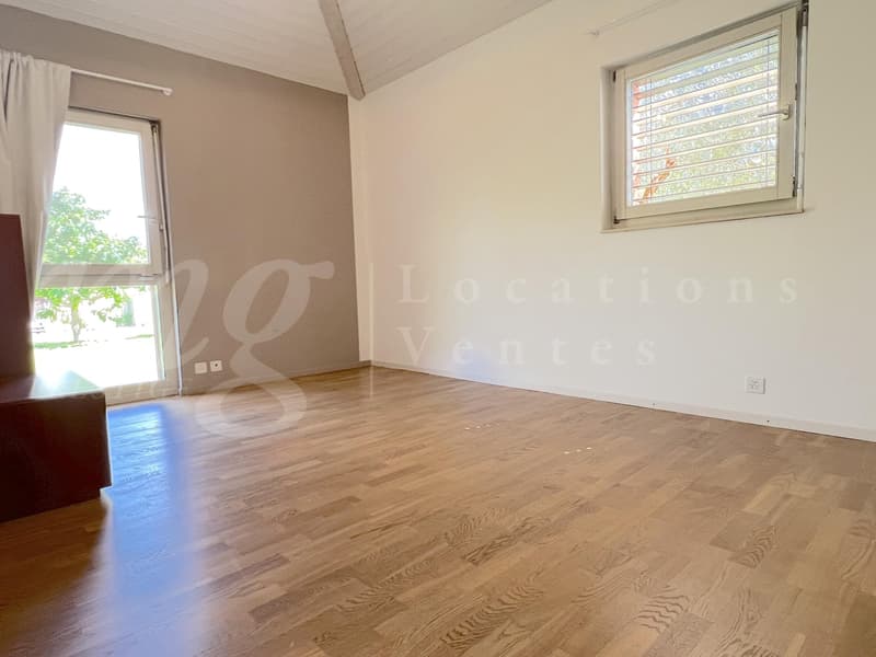 SUPERBA CASA INDIVIDUALE DI 250 m2 abitabile - INCANTEVOLE GIARDINO RECINTATO - ALBERATO - E CALMO DI 1100 m2 (7)