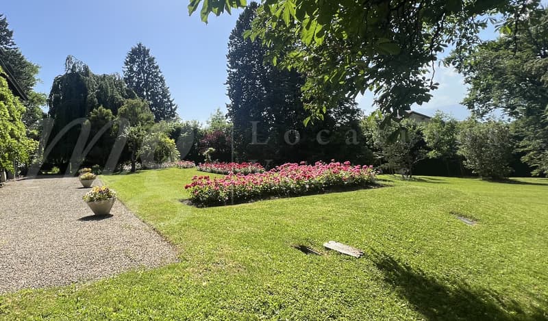 APPARTAMENTO FAMILIARE MOLTO GRANDE DI 8 LOCALI CON GIARDINO - VISTA LAGO PARZIALE (4)