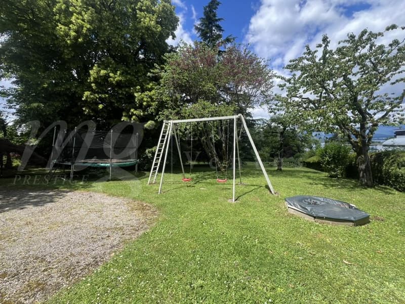 APPARTAMENTO FAMILIARE MOLTO GRANDE DI 8 LOCALI CON GIARDINO - VISTA LAGO PARZIALE (5)