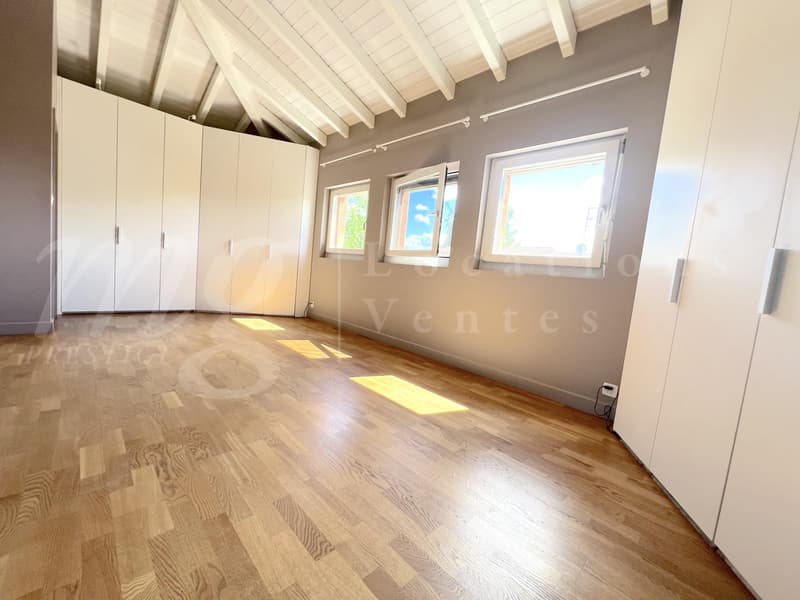 PRACHTHAFTES EINFAMILIENHAUS MIT 250 m2 WOHNFLÄCHE - BEZAUBERNDER UMGEBUNGSGARTEN - BAUMBESETZT - UND RUHIG 1100 m2 (9)