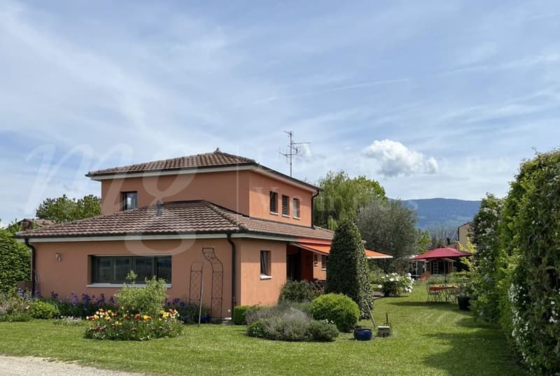 Großes individuelles Familienhaus von 250 m2 Wohnfläche - Bezaubernder umzäunter Garten von 1000 m2 - Ruhig (2)