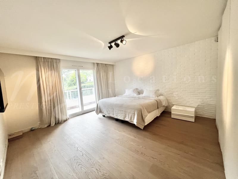 SUPERBA APPARTAMENTO DI 7 LOCALI DI 250 m2 CON LARGA TERRAZZA -+ 3 BALCONI E VISTA LIBERA (10)