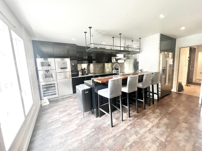 SUPERBA APPARTAMENTO DI 7 LOCALI DI 250 m2 CON LARGA TERRAZZA -+ 3 BALCONI E VISTA LIBERA (9)