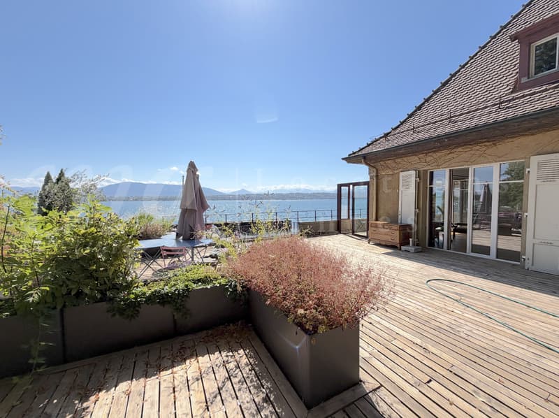 PIED DANS L'EAU !!!! TRES BELLE MAISON RENOVEE AVEC LARGE TERRASSE - VUE LAC, PONTON ET PLACE BATEAU (1)