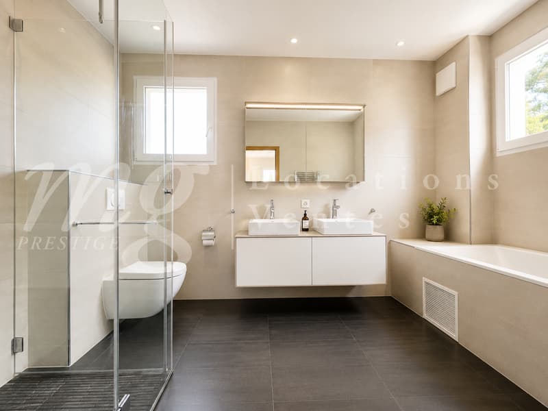 En exclusivité ! MAGNIFIQUE MAISON MODERNE DE 300 M2 AVEC GRAND JARDIN ET PISCINE (8)