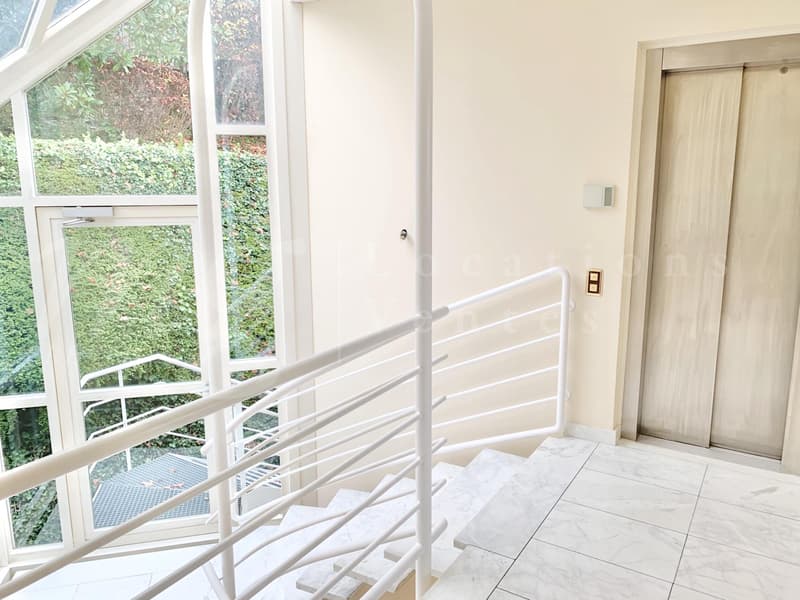 MODERN HOUSE of 400 m2 living space - 180 PANORAMIC VIEW of the LAKE - SWIMMING POOL - ELEVATOR (10)