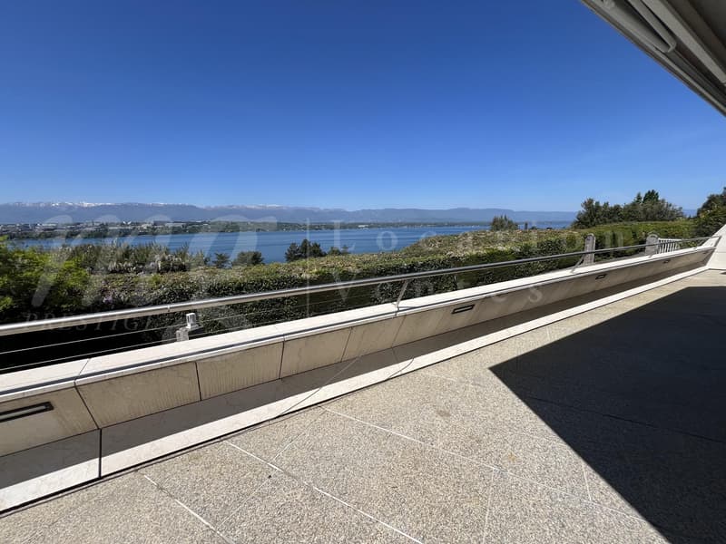 MODERN HOUSE of 400 m2 living space - 180 PANORAMIC VIEW of the LAKE - SWIMMING POOL - ELEVATOR (3)