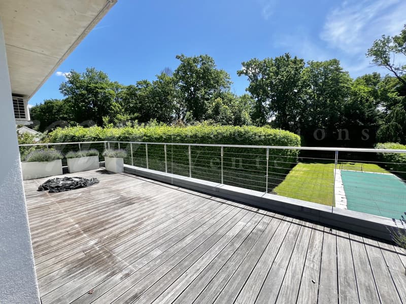 In esclusiva! MAGNIFICA CASA MODERNA DI 300 M2 CON GRANDE GIARDINO E PISCINA (4)
