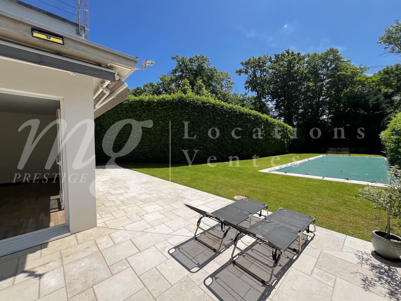 En exclusivité ! MAGNIFIQUE MAISON CONTEMPORAINE DE 8 PIECES AVEC JARDIN ARBORE ET GRANDE PISCINE (2)
