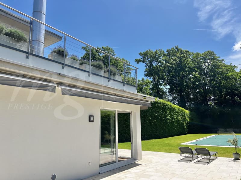 In esclusiva! MAGNIFICA CASA MODERNA DI 300 M2 CON GRANDE GIARDINO E PISCINA (3)