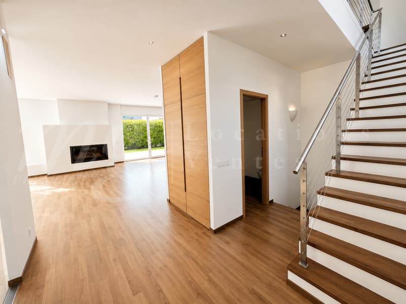 In esclusiva! MAGNIFICA CASA MODERNA DI 300 M2 CON GRANDE GIARDINO E PISCINA (9)
