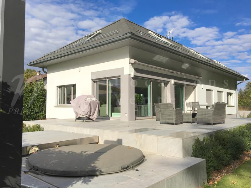 SUPERBA E GRANDE CASA DI 10 LOCALI - 350 m2 - HPE - GIARDINO DI 1100 m2 E GRANDE JACUZZI ESTERNO (9)