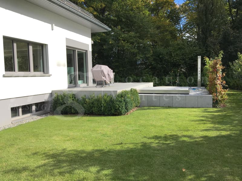 SUPERBA E GRANDE CASA DI 10 LOCALI - 350 m2 - HPE - GIARDINO DI 1100 m2 E GRANDE JACUZZI ESTERNO (1)