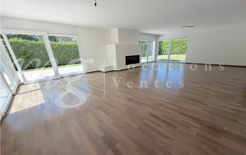 En exclusivité ! MAGNIFIQUE MAISON CONTEMPORAINE DE 8 PIECES AVEC JARDIN ARBORE ET GRANDE PISCINE (3)