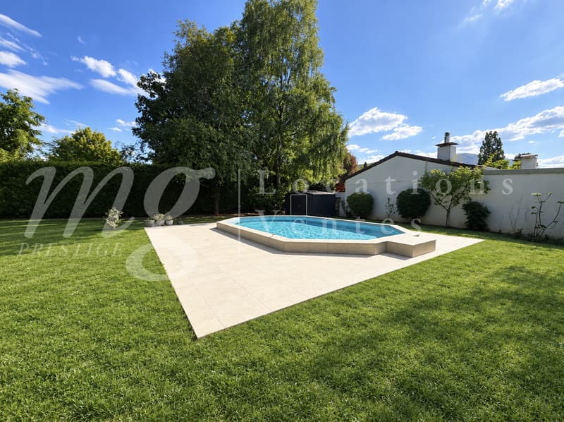 GRANDE MAISON INDIVIDUELLE DE 8 PIECES -- GRAND JARDIN CLOTURE ARBORE AVEC PISCINE (2)