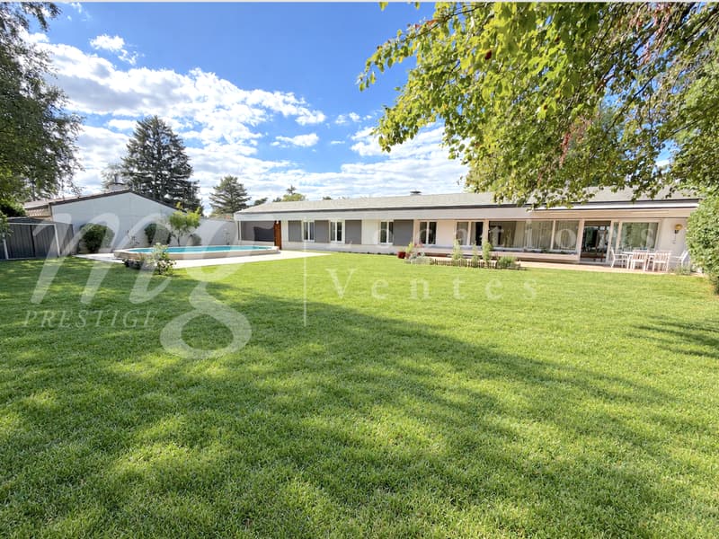 GRANDE MAISON INDIVIDUELLE DE 8 PIECES -- GRAND JARDIN CLOTURE ARBORE AVEC PISCINE (5)