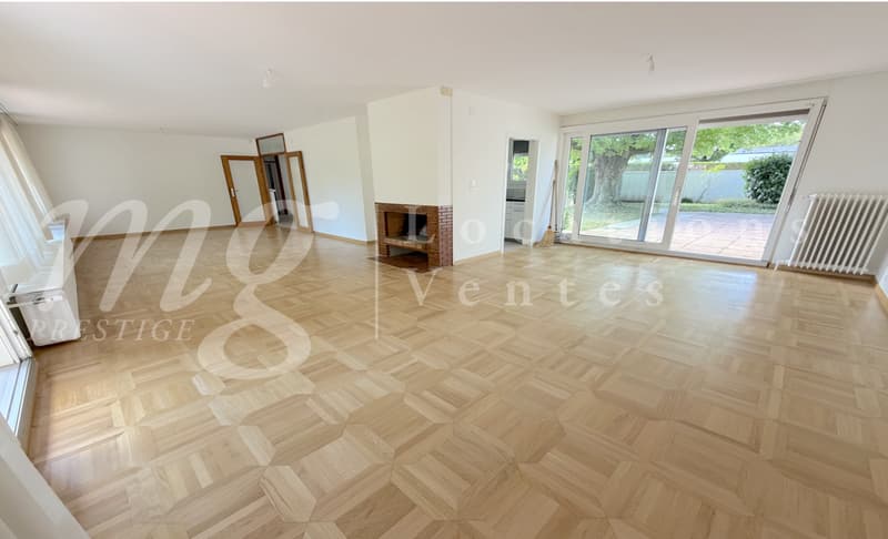 GRANDE MAISON INDIVIDUELLE DE 8 PIECES -- GRAND JARDIN CLOTURE ARBORE AVEC PISCINE (7)