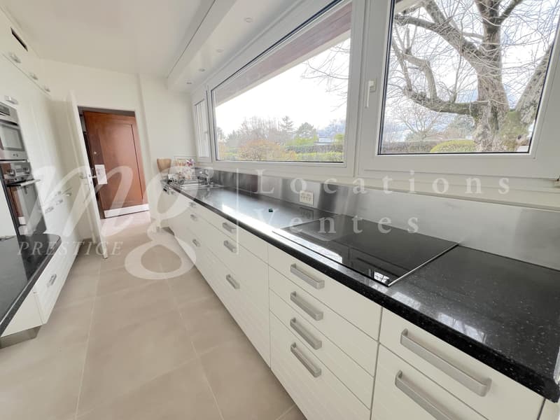 GRANDE MAISON INDIVIDUELLE DE 8 PIECES -- GRAND JARDIN CLOTURE ARBORE AVEC PISCINE (6)