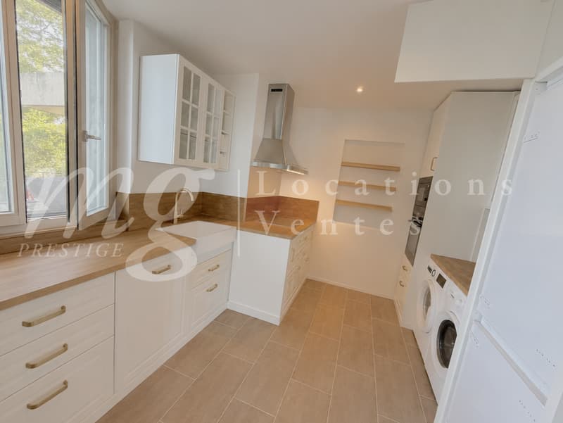 PIED DANS L'EAU !!!! TRES BELLE MAISON RENOVEE AVEC LARGE TERRASSE - VUE LAC, PONTON ET PLACE BATEAU (9)