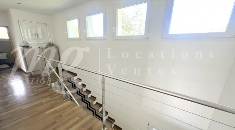 En exclusivité ! SUPERBE MAISON CONTEMPORAINEDE 300 M2 AVEC PISCINE ET GRAND JARDIN CLOTURE - CALME (5)