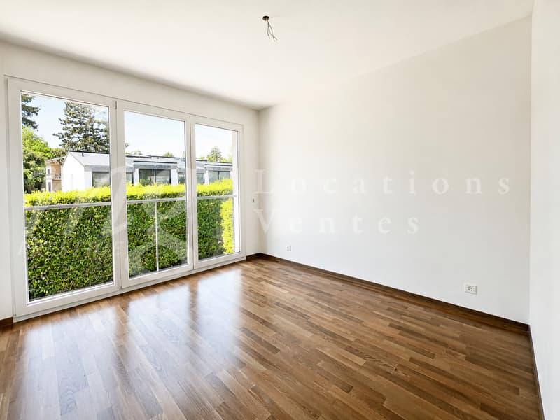En exclusivité ! SUPERBE MAISON CONTEMPORAINE DE 8 PIECES AVEC GRANDE PISCINE ET JARDIN PRIVATIF (9)