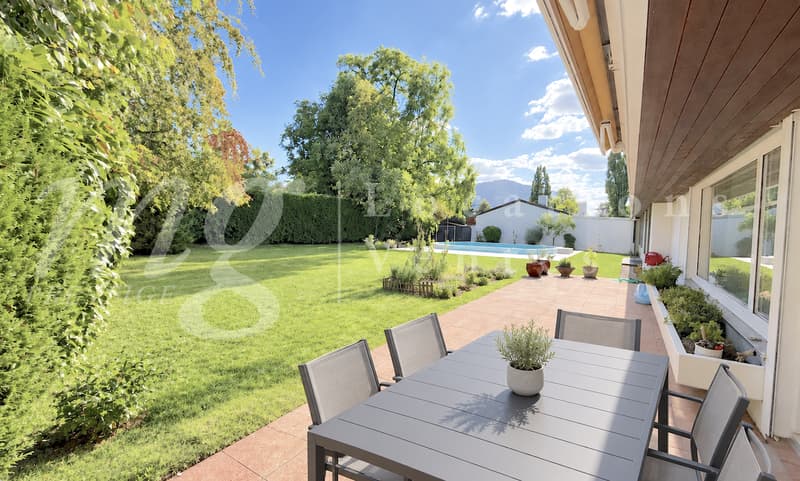 GRANDE MAISON INDIVIDUELLE DE 8 PIECES -- TRES BEAU JARDIN CLOTURE ARBORE AVEC PISCINE NEUVE (4)