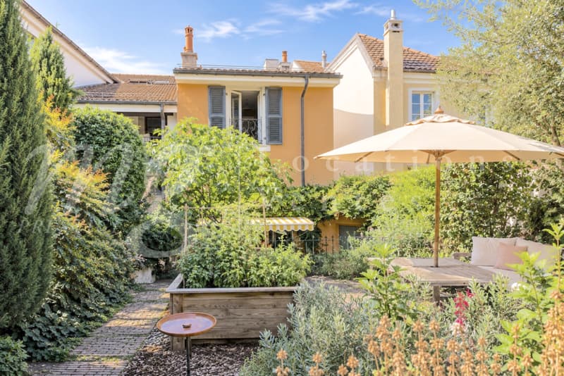 MAGNIFIQUE APPARTEMENT DE 6P DANS LE VIEUX-CAROUGE AVEC TERRASSE JARDIN + ARCADE + STUDIO INDEPENDANT (1)