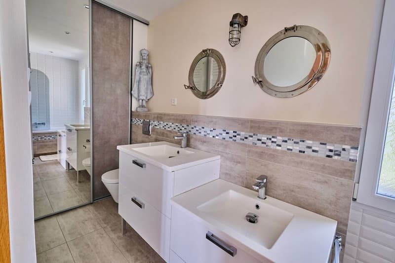 Beautiful Furnished  apartment in a renovated manor house (12)