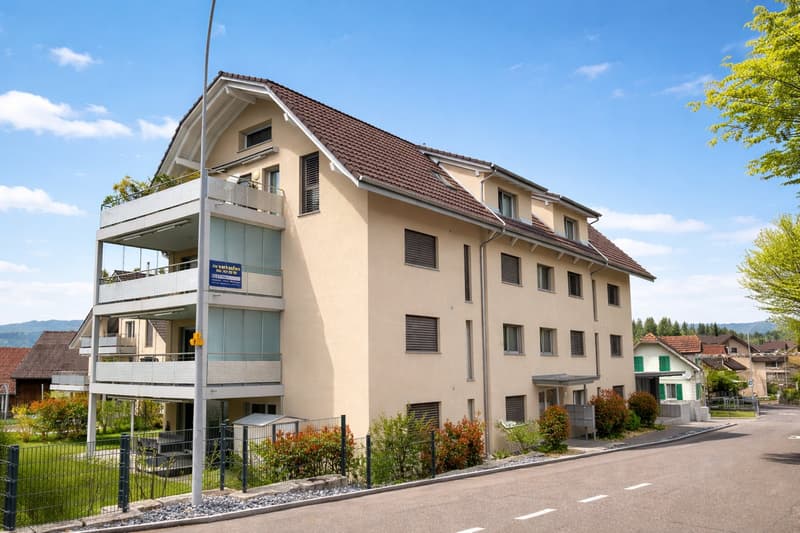Moderne 4.5-Zimmer-Wohnung mit zwei Balkonen in Fahrwangen (1)
