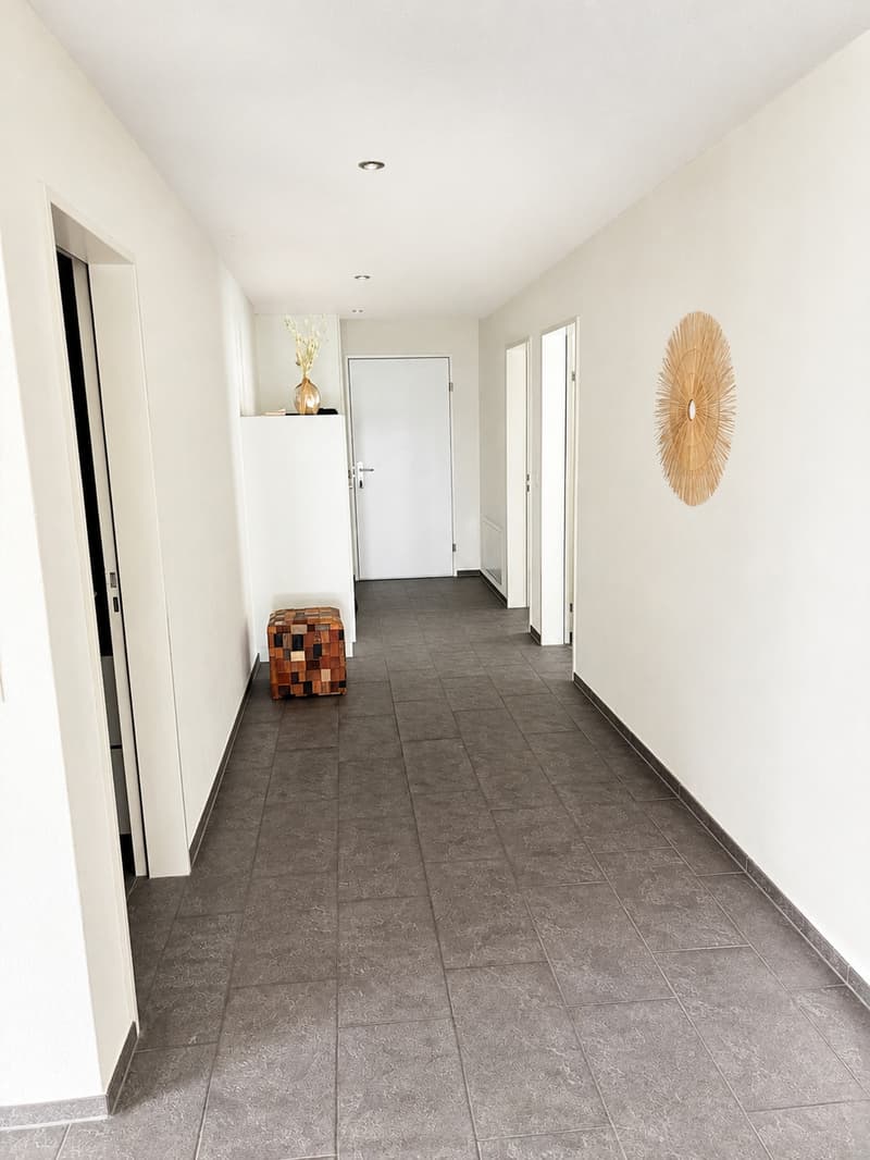 Bright 4.5-room apartment with balcony and garage in Oftringen (2)