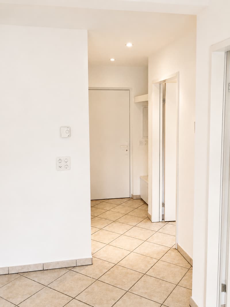 Appartement calme de 4 pièces au rez-de-chaussée avec espace de séjour spacieux (2)