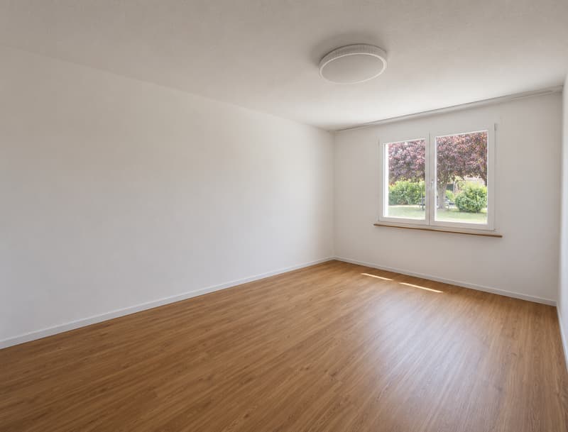Appartement en rez-de-chaussée de 3,5 pièces lumineux avec espace de jardin (8)